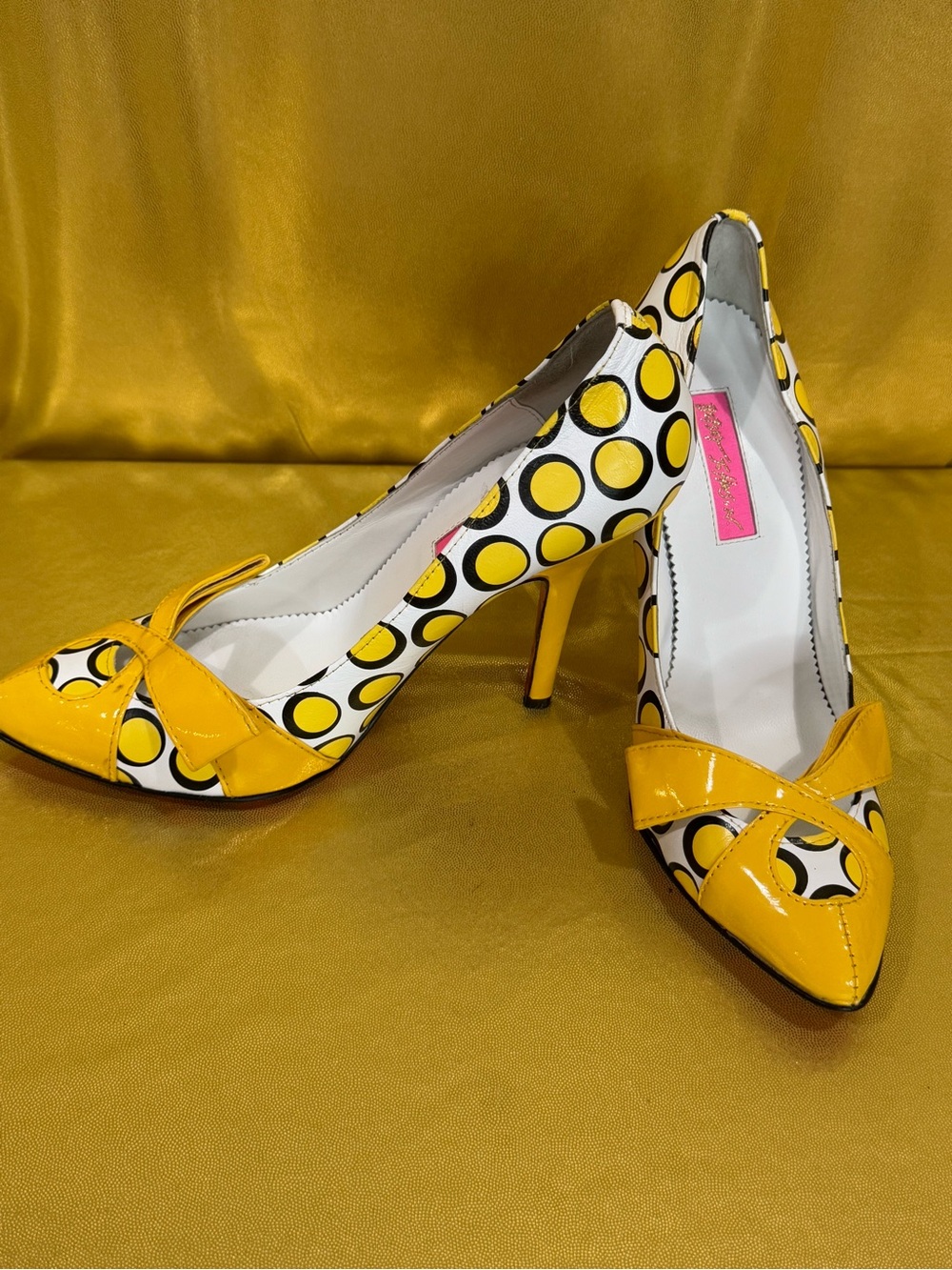 Vintage Betsey Johnson Yellow Polka Dot Patent Bow Heels - Size 7.5 M New